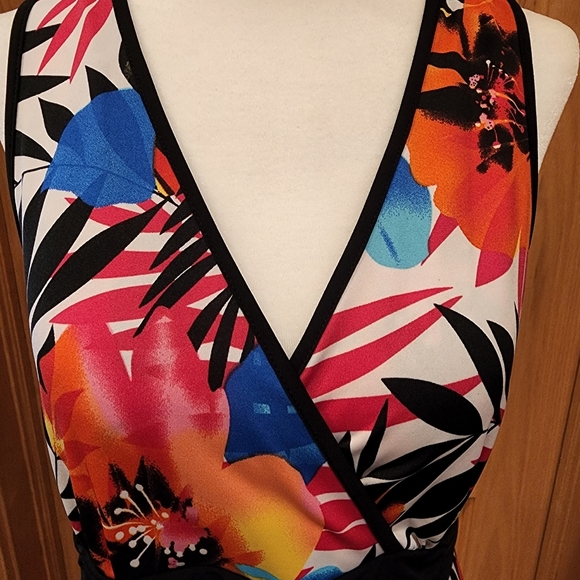 Abstract Floral Pattern Dress - Picture 3 of 6